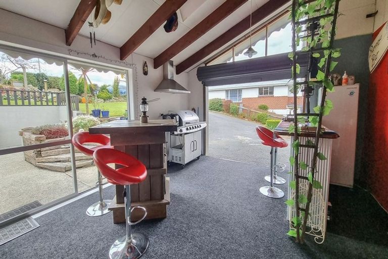 Photo of property in 239 Clyde Street, Balclutha, 9230