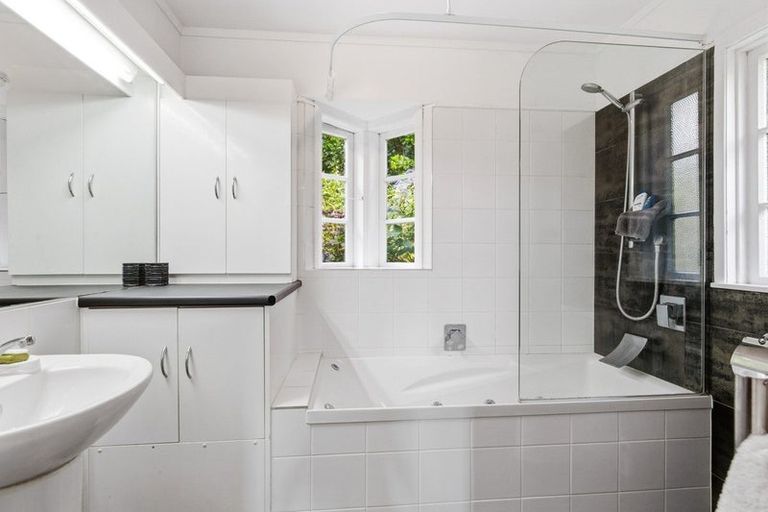 Photo of property in 92 Amritsar Street, Khandallah, Wellington, 6035