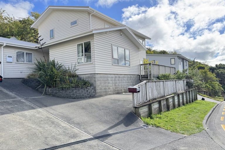 Photo of property in 20 Chastudon Place, Tawa, Wellington, 5028