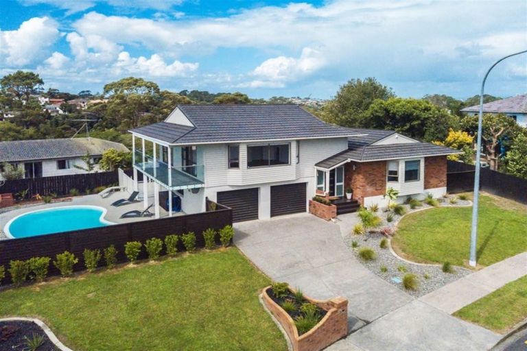 Photo of property in 128 Chelsea View Drive, Chatswood, Auckland, 0626