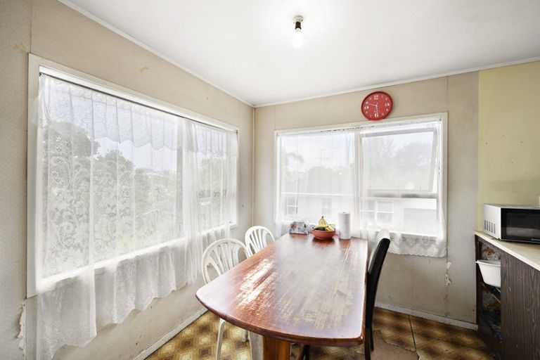 Photo of property in 39 Cockayne Crescent, Sunnynook, Auckland, 0620