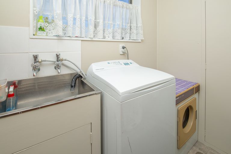 Photo of property in 2/264 Main North Road, Redwood, Christchurch, 8051