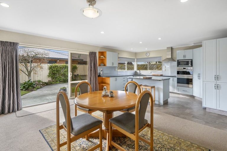 Photo of property in 2 Lowndes Place, Taradale, Napier, 4112