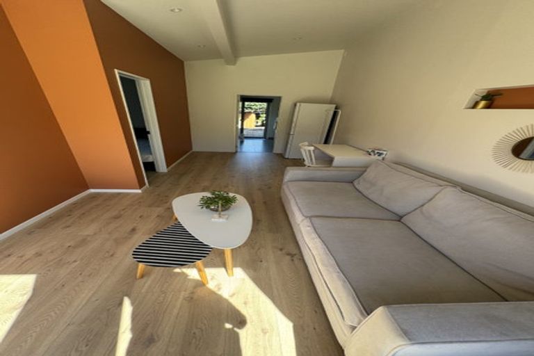 Photo of property in 8 September Place, Forrest Hill, Auckland, 0620