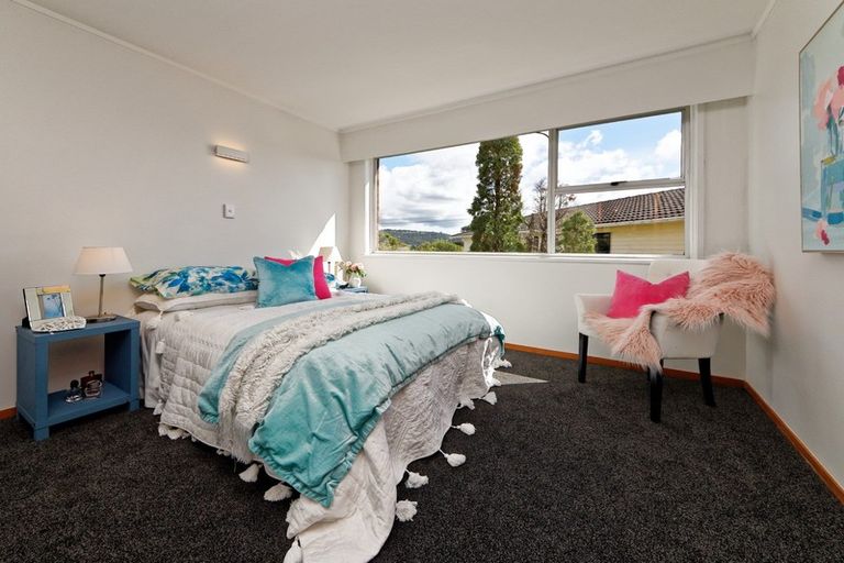 Photo of property in 12 Sunnylaw Place, Glen Eden, Auckland, 0602