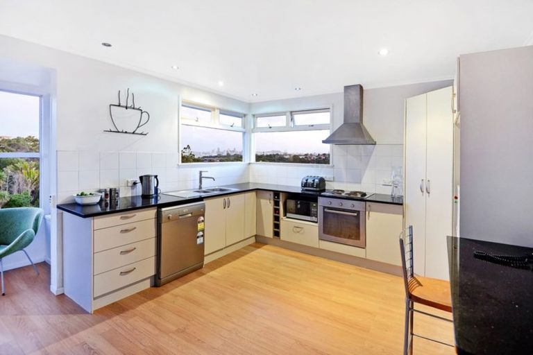 Photo of property in 75 Lake Road, Northcote, Auckland, 0627
