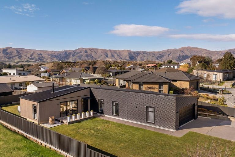 Photo of property in 11 Alice Burn Drive, Luggate, Cromwell, 9383