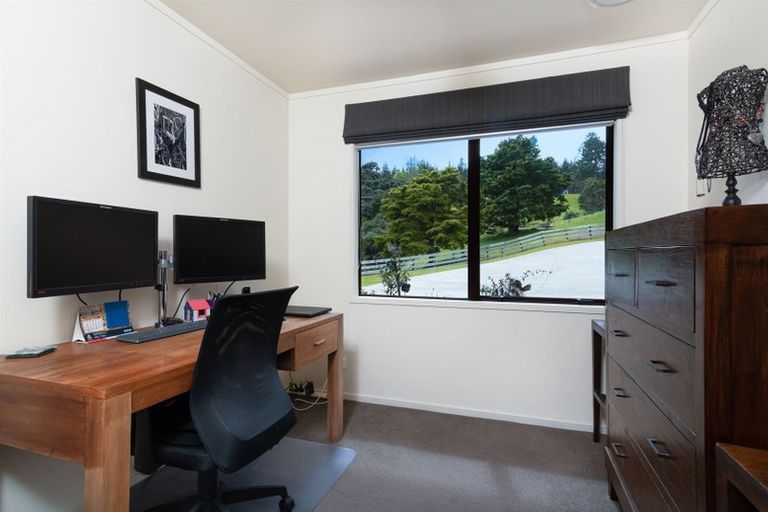 Photo of property in 43 Pinetone Road, Kumeu, 0892