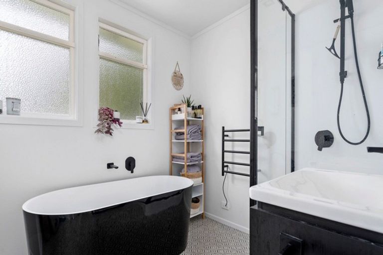 Photo of property in 5 Konini Street, Inglewood, 4330