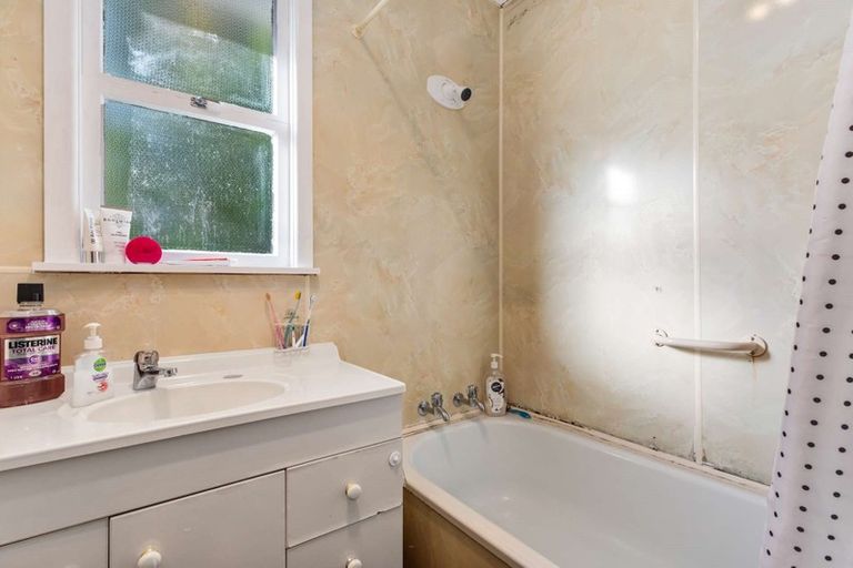 Photo of property in 1/16 Evans Road, Glen Eden, Auckland, 0602