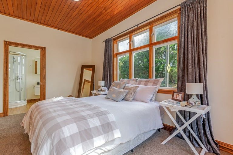 Photo of property in 16 Tokomaru Road, Tokomaru, Palmerston North, 4474