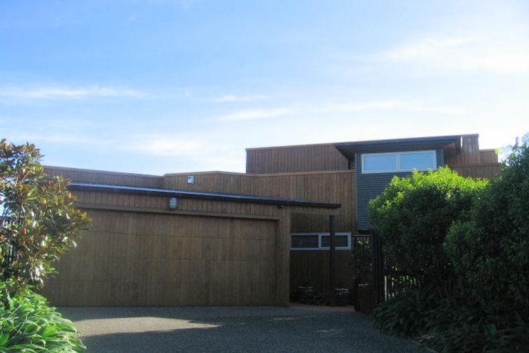 Photo of property in 21 The Crowsnest, Whitby, Porirua, 5024