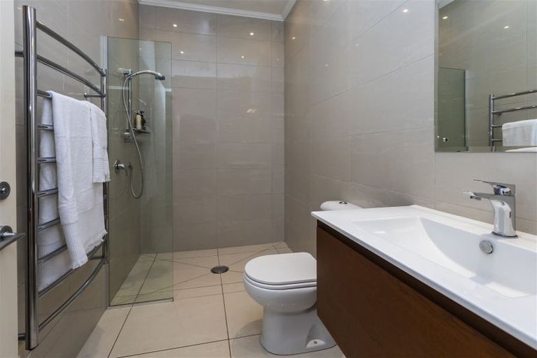 Photo of property in 5 Elmwood Road, Strowan, Christchurch, 8052