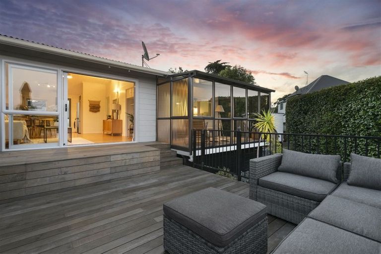 Photo of property in 1/23a Gladstone Road, Northcote, Auckland, 0627