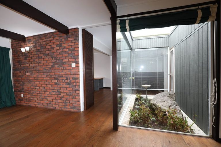 Photo of property in 11 Ganymede Place, Half Moon Bay, Auckland, 2012