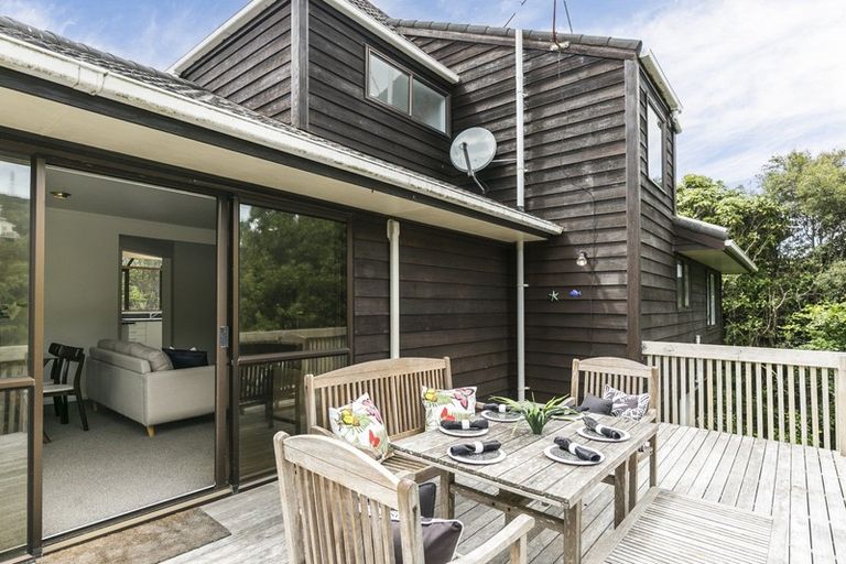 Photo of property in 11 Ellwood Place, Churton Park, Wellington, 6037