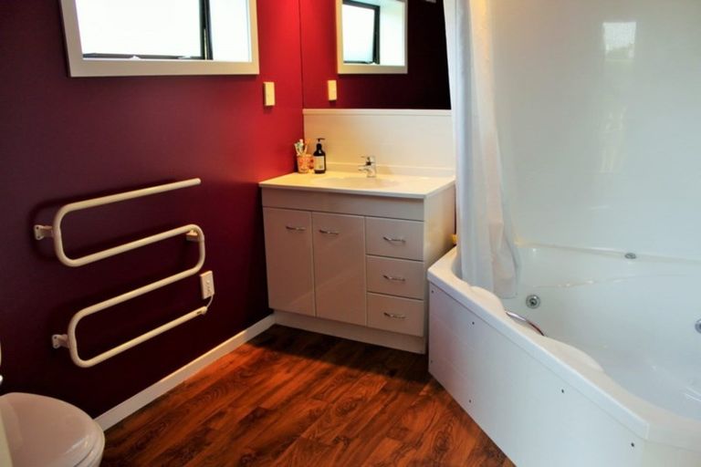 Photo of property in 12 Moana Crescent, Te Anau, 9600