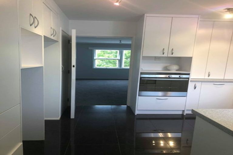 Photo of property in 2/9 College Road, Northcote, Auckland, 0627