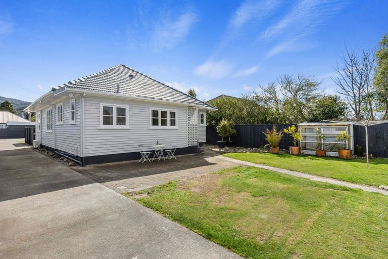 Photo of property in 44 Palmer Crescent, Silverstream, Upper Hutt, 5019