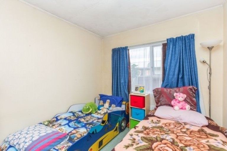 Photo of property in 2/50 Kenderdine Road, Papatoetoe, Auckland, 2025