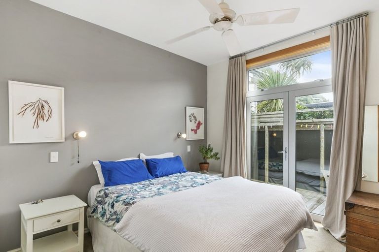 Photo of property in 178 Breaker Bay Road, Breaker Bay, Wellington, 6022