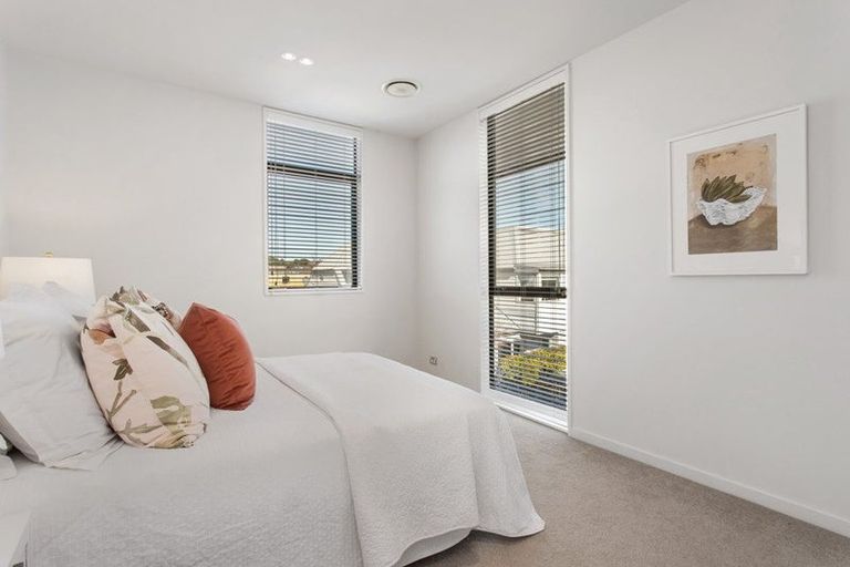 Photo of property in 96 Merivale Lane, Merivale, Christchurch, 8014