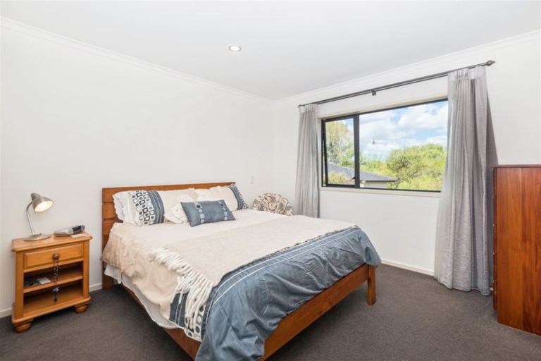 Photo of property in 31 Springvale Drive, Fairview Heights, Auckland, 0632