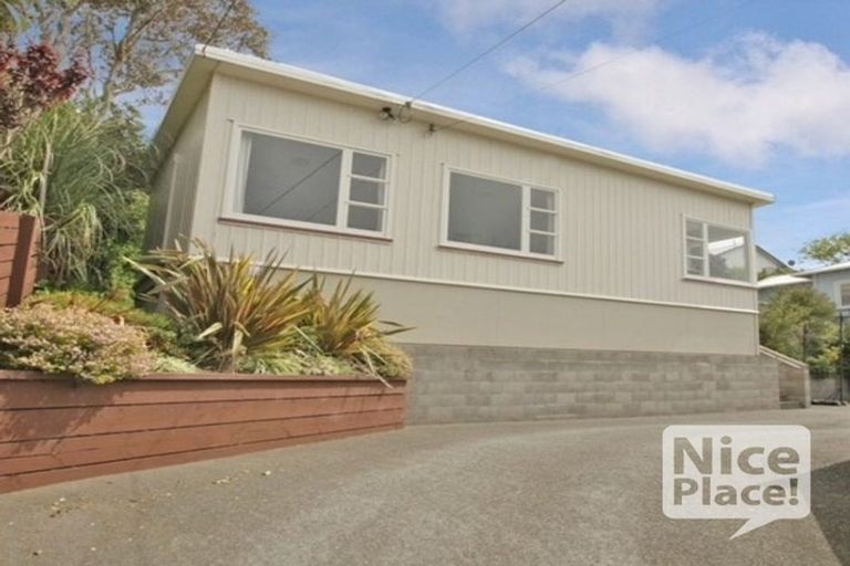 Photo of property in 64 Eden Street, Island Bay, Wellington, 6023