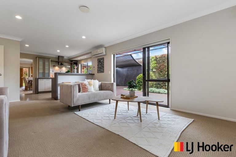 Photo of property in 11 Allerton Place, Wattle Downs, Auckland, 2103