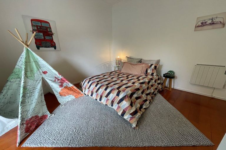 Photo of property in 2 Blacks Road, Greenhithe, Auckland, 0632