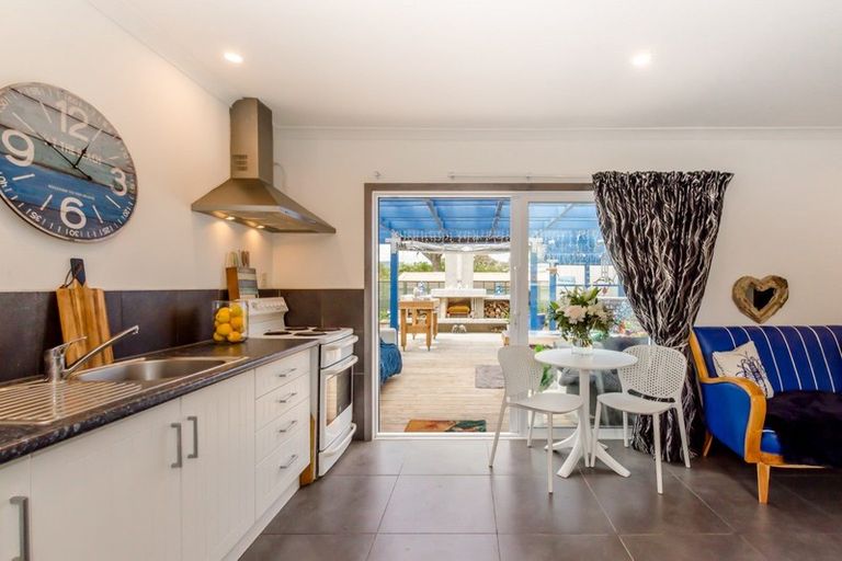 Photo of property in 19 Eruini Street, Waikanae Beach, Waikanae, 5036
