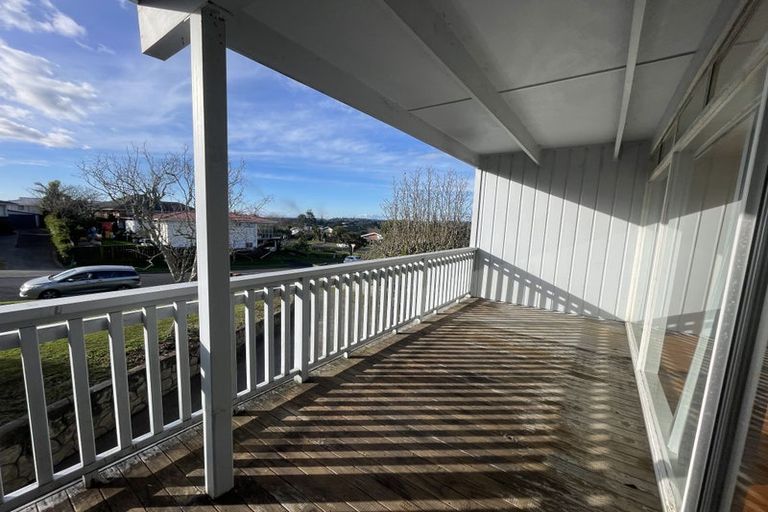 Photo of property in 25 Downsview Road, Pakuranga Heights, Auckland, 2010