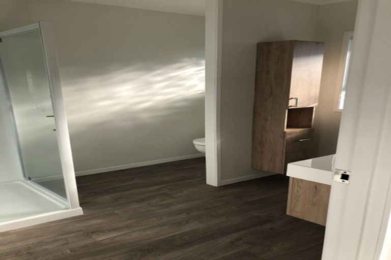 Photo of property in 8 Heaton Grove, Chatswood, Auckland, 0626