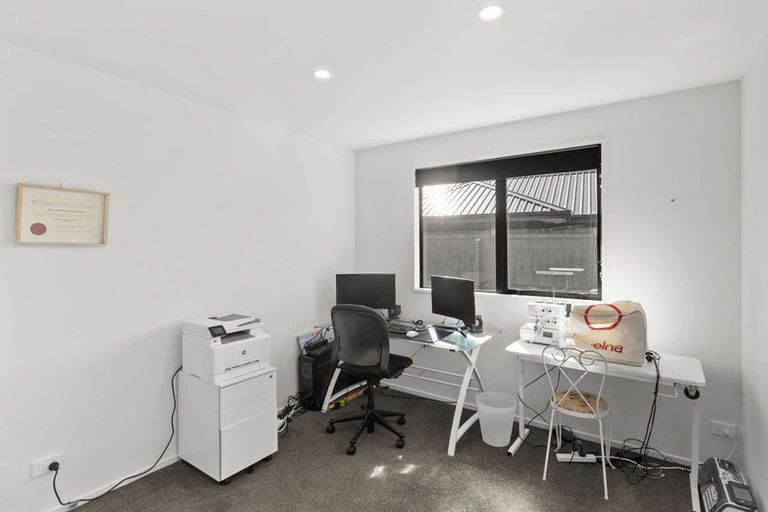 Photo of property in 15 Evelyn Crescent, Marshland, Christchurch, 8083