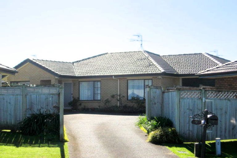 Photo of property in 9 Sandwick Drive, Weymouth, Auckland, 2103