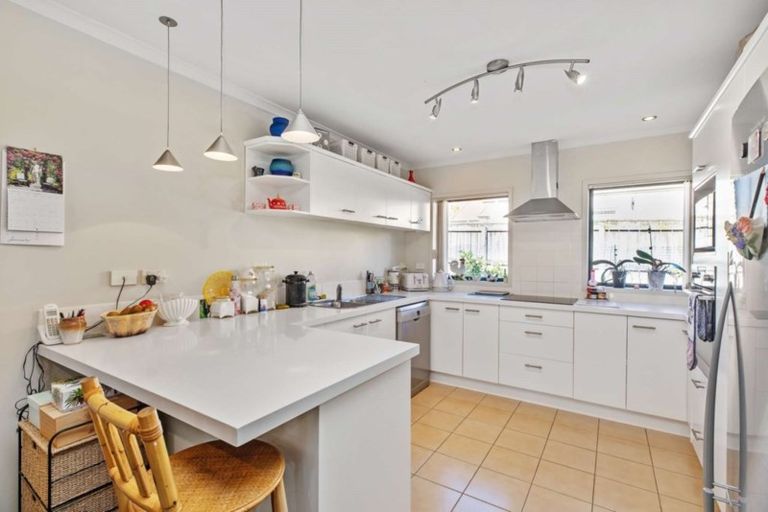 Photo of property in 74 Wairere Road, The Gardens, Auckland, 2105