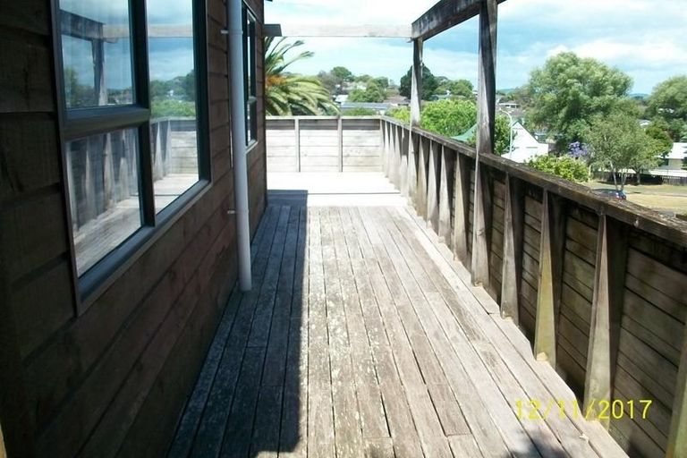Photo of property in 10 Kayle Glen, West Harbour, Auckland, 0618