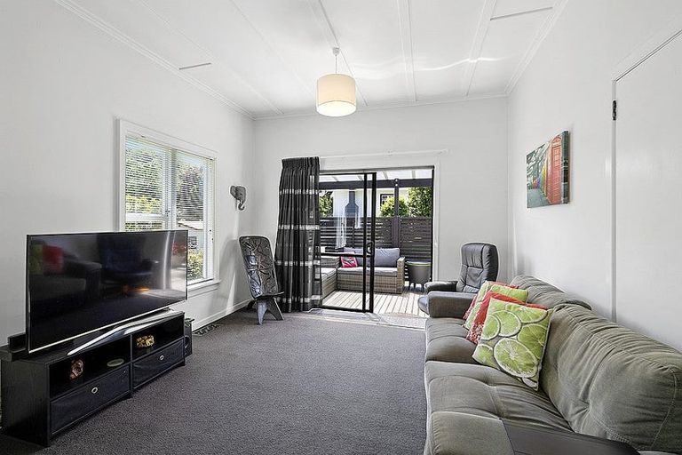 Photo of property in 72 Cutfield Road, New Plymouth, 4310