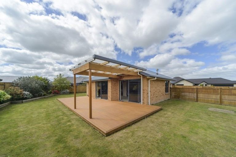 Photo of property in 8 Nevada Way, Kelvin Grove, Palmerston North, 4414