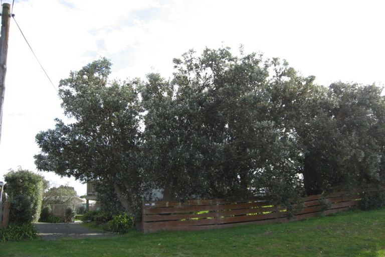 Photo of property in 668 Waikawa Beach Road, Waikawa Beach, Manakau, 5573