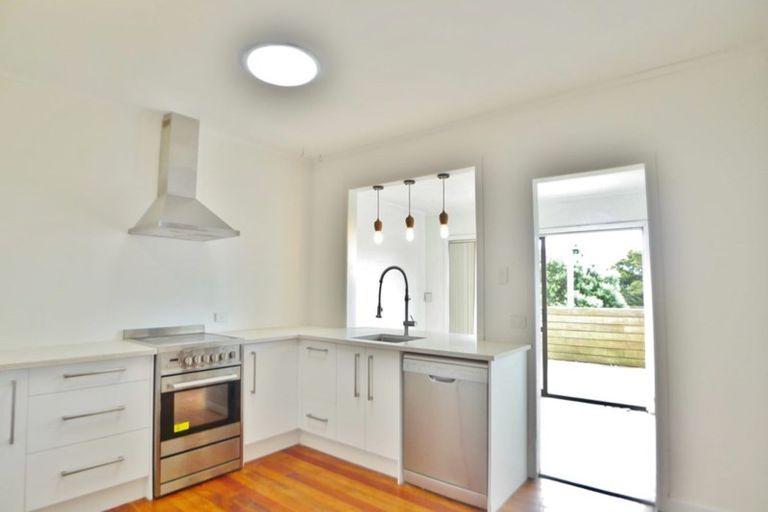 Photo of property in 2/177 Mokoia Road, Birkenhead, Auckland, 0626