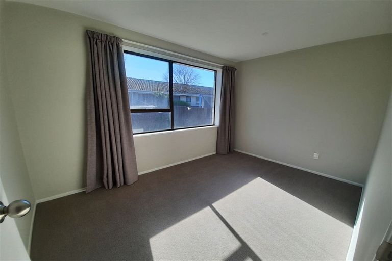 Photo of property in 2/115 Prestons Road, Redwood, Christchurch, 8051