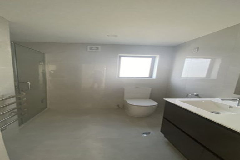 Photo of property in 37d Allington Road, Massey, Auckland, 0614