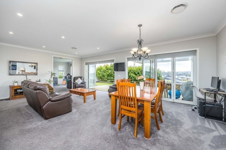 Photo of property in 76 Madison Terrace, Silverdale, 0932