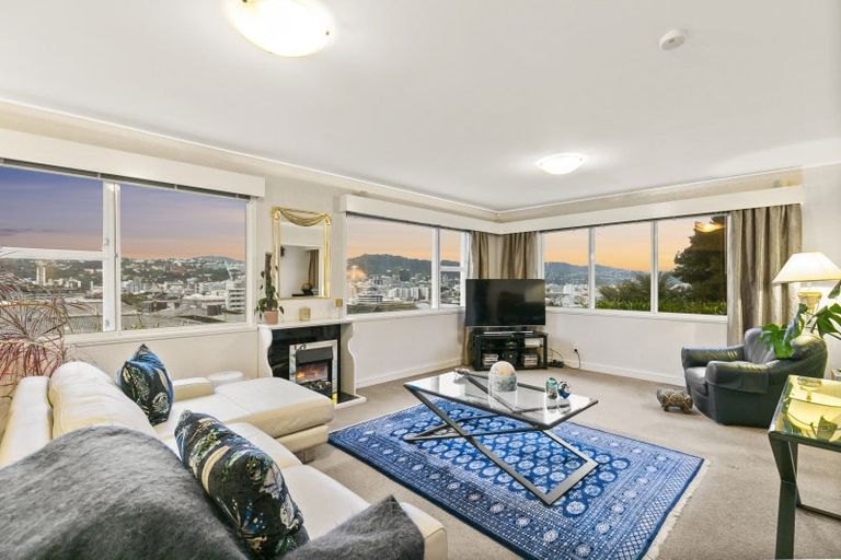 Photo of property in Landscape Apartments, 123-125 Austin Street, Mount Victoria, Wellington, 6011