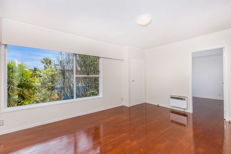 Photo of property in 2/581 East Coast Road, Browns Bay, Auckland, 0630