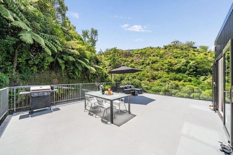 Photo of property in 18 Korokoro Road, Korokoro, Lower Hutt, 5012