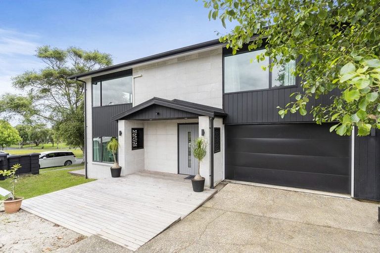 Photo of property in 2 Sunvista Avenue, Oteha, Auckland, 0632