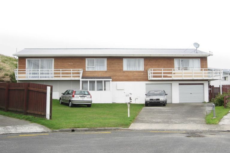 Photo of property in 45 Edgecombe Street, Newlands, Wellington, 6037