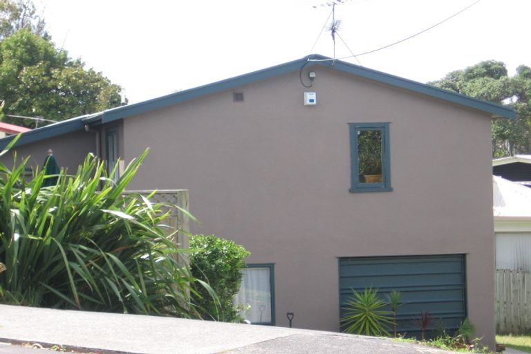 Photo of property in 71 Lyons Avenue, Murrays Bay, Auckland, 0630